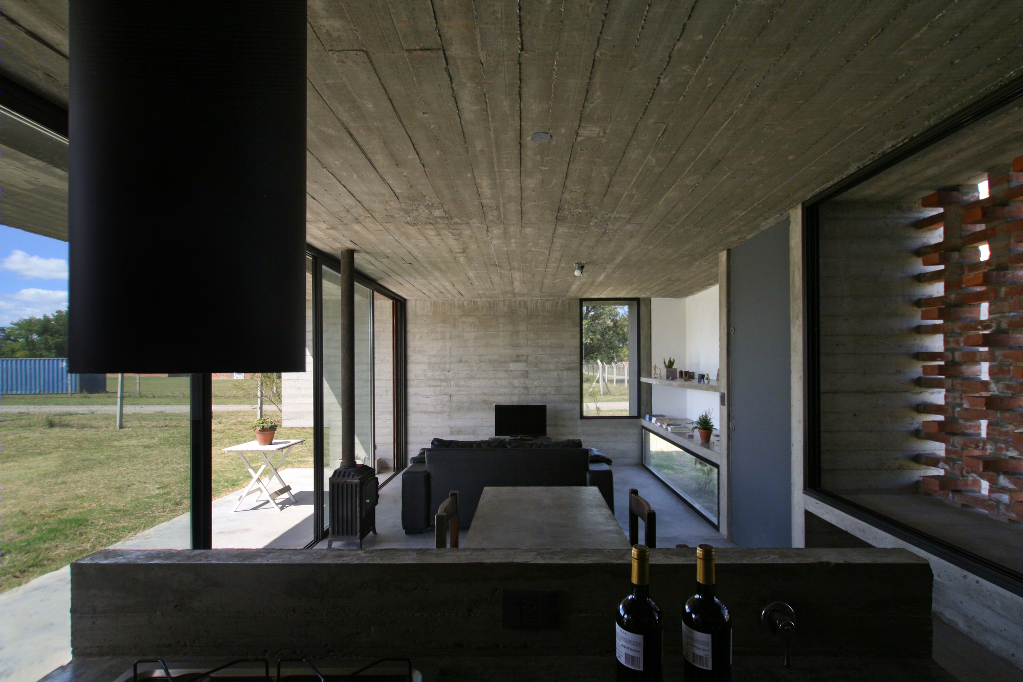 郊区别墅的简约安全设计-5