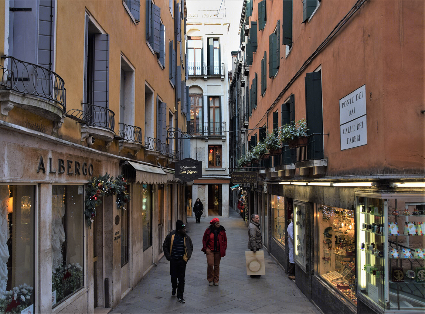 WANDERING ALLEYS-9