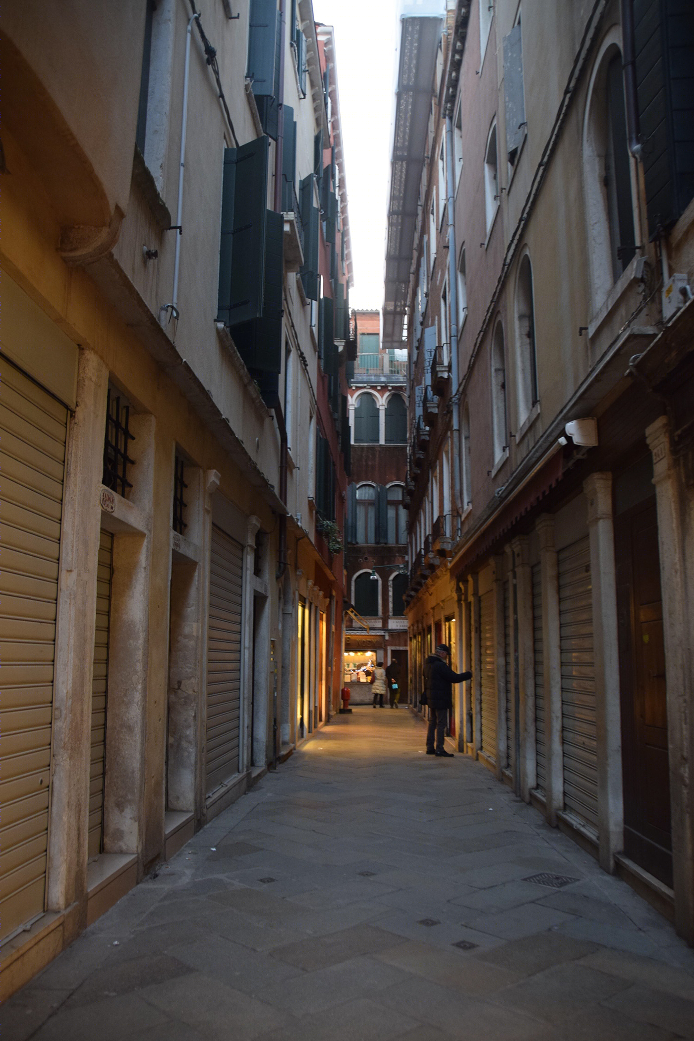 WANDERING ALLEYS-8