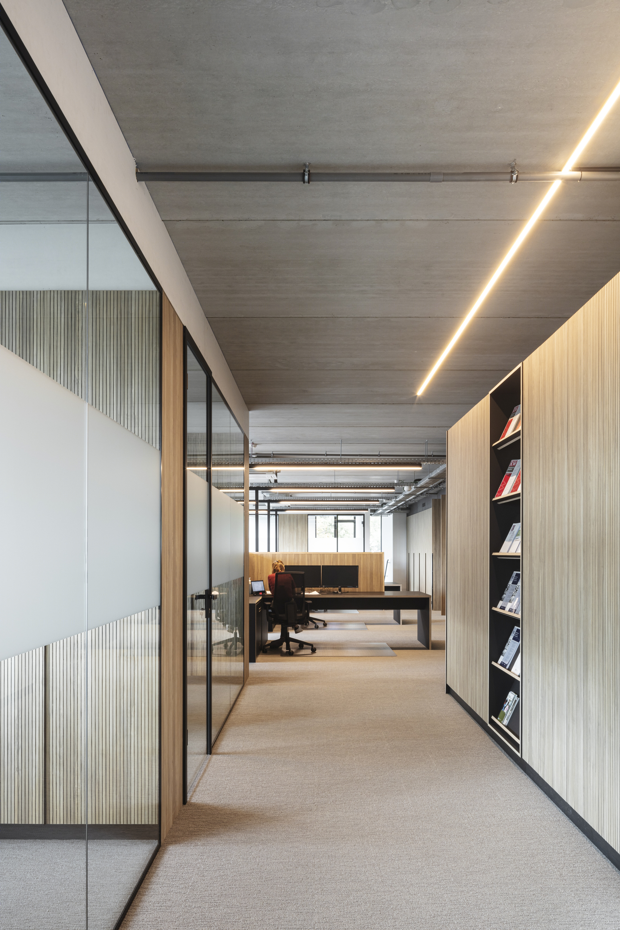 堆叠的工业风 | Akurad Law Office 办公建筑-3