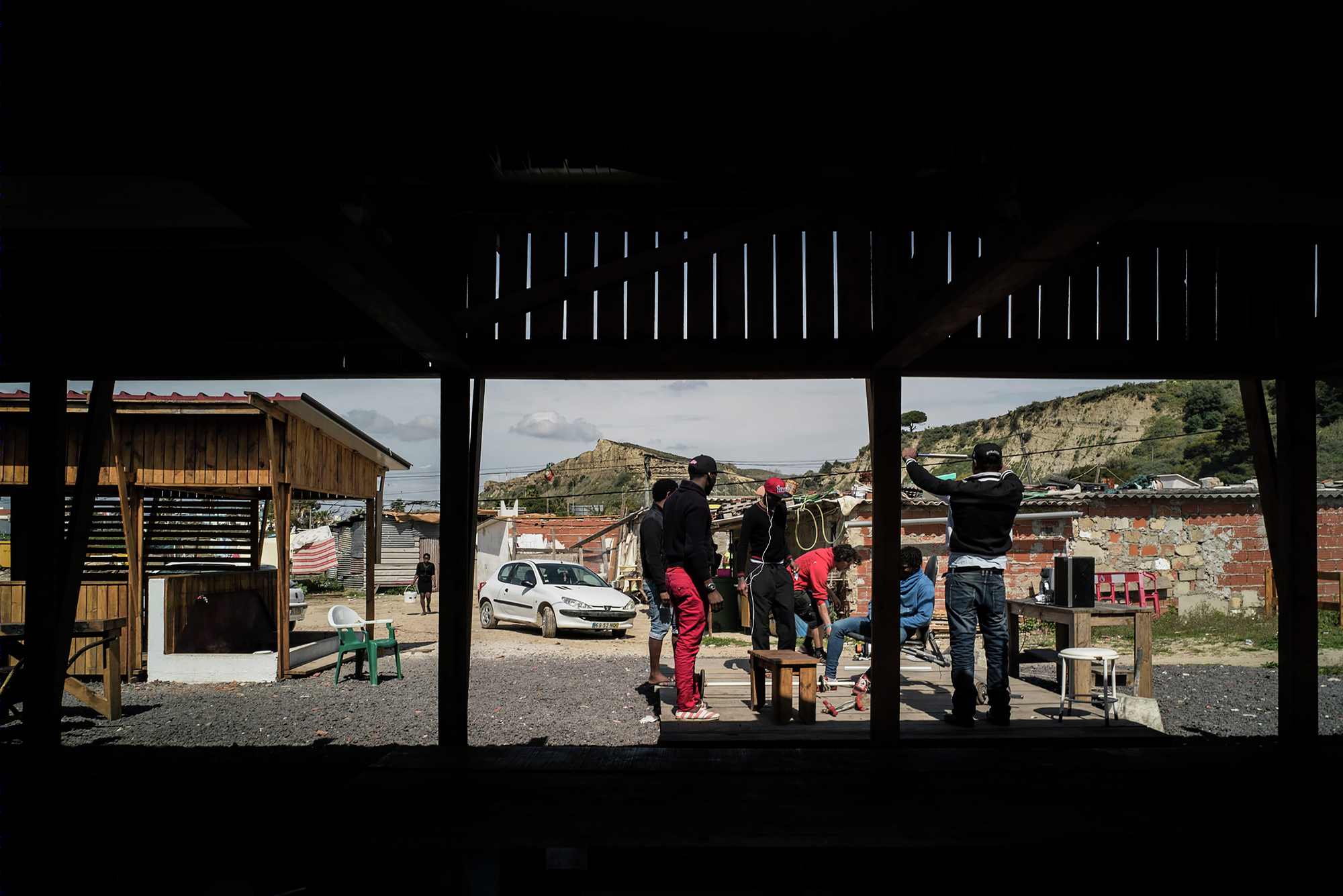 悬崖之上的共享厨房——葡萄牙 Terras da Costa 社区改善计划-35