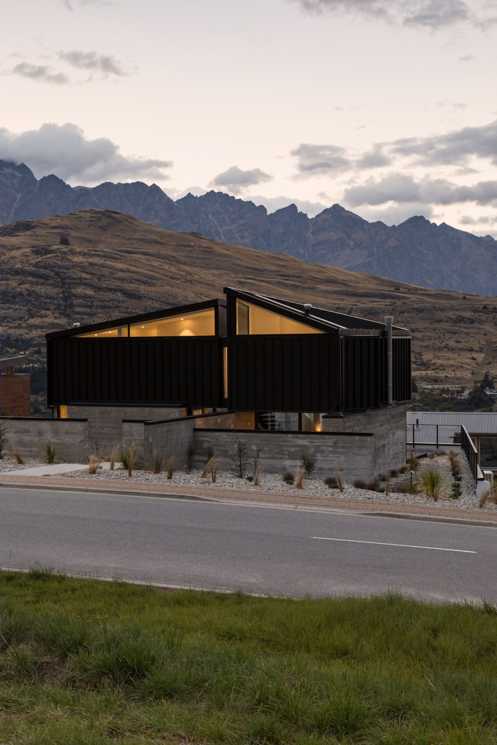 新西兰 Queenstown 山景住宅,融入自然的奢华设计-18