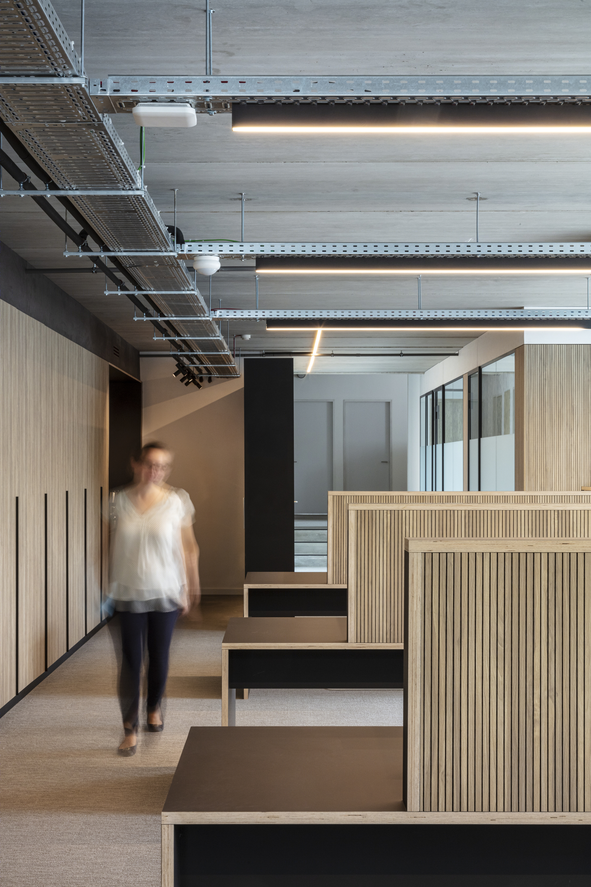 堆叠的工业风 | Akurad Law Office 办公建筑-5