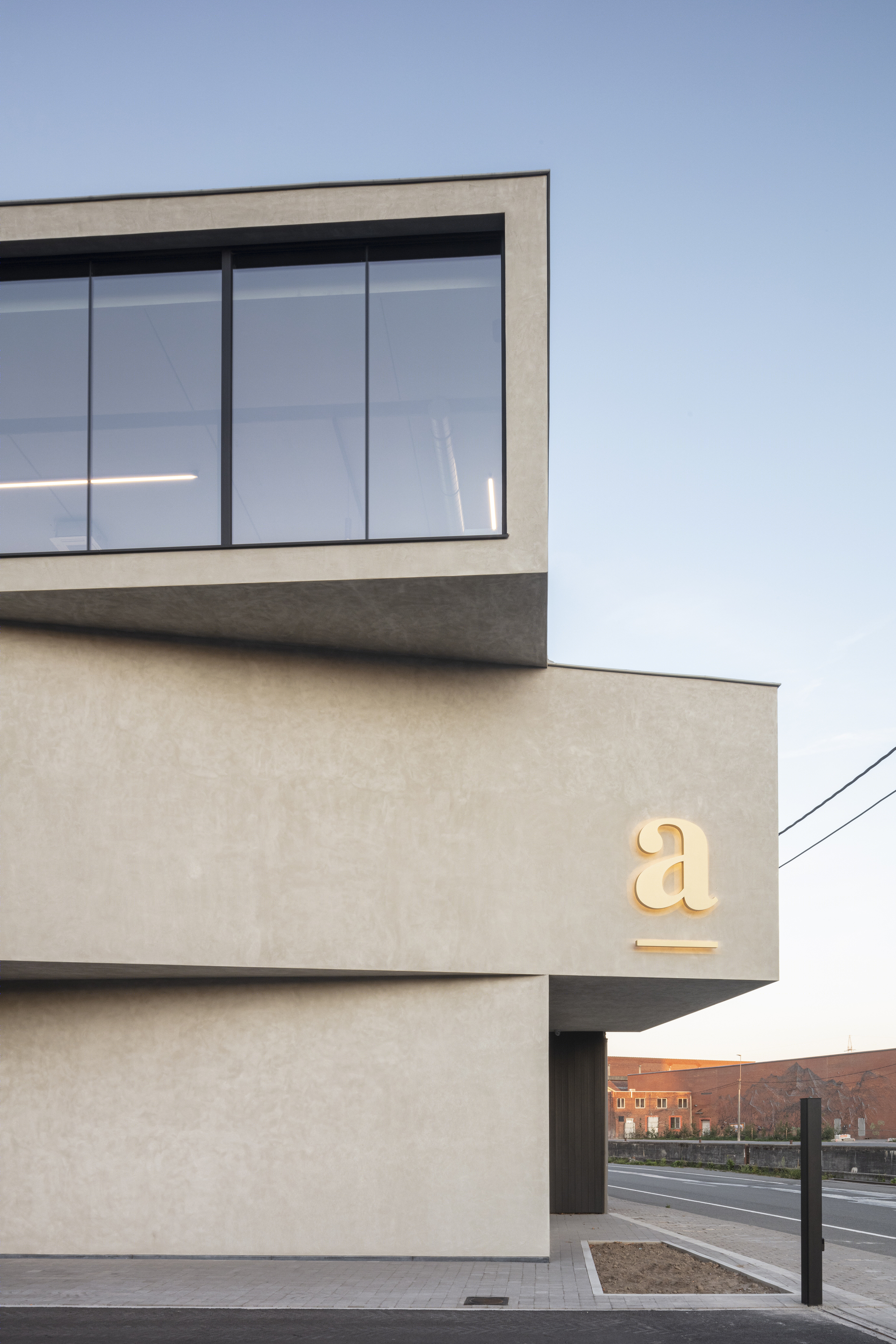 堆叠的工业风 | Akurad Law Office 办公建筑-11