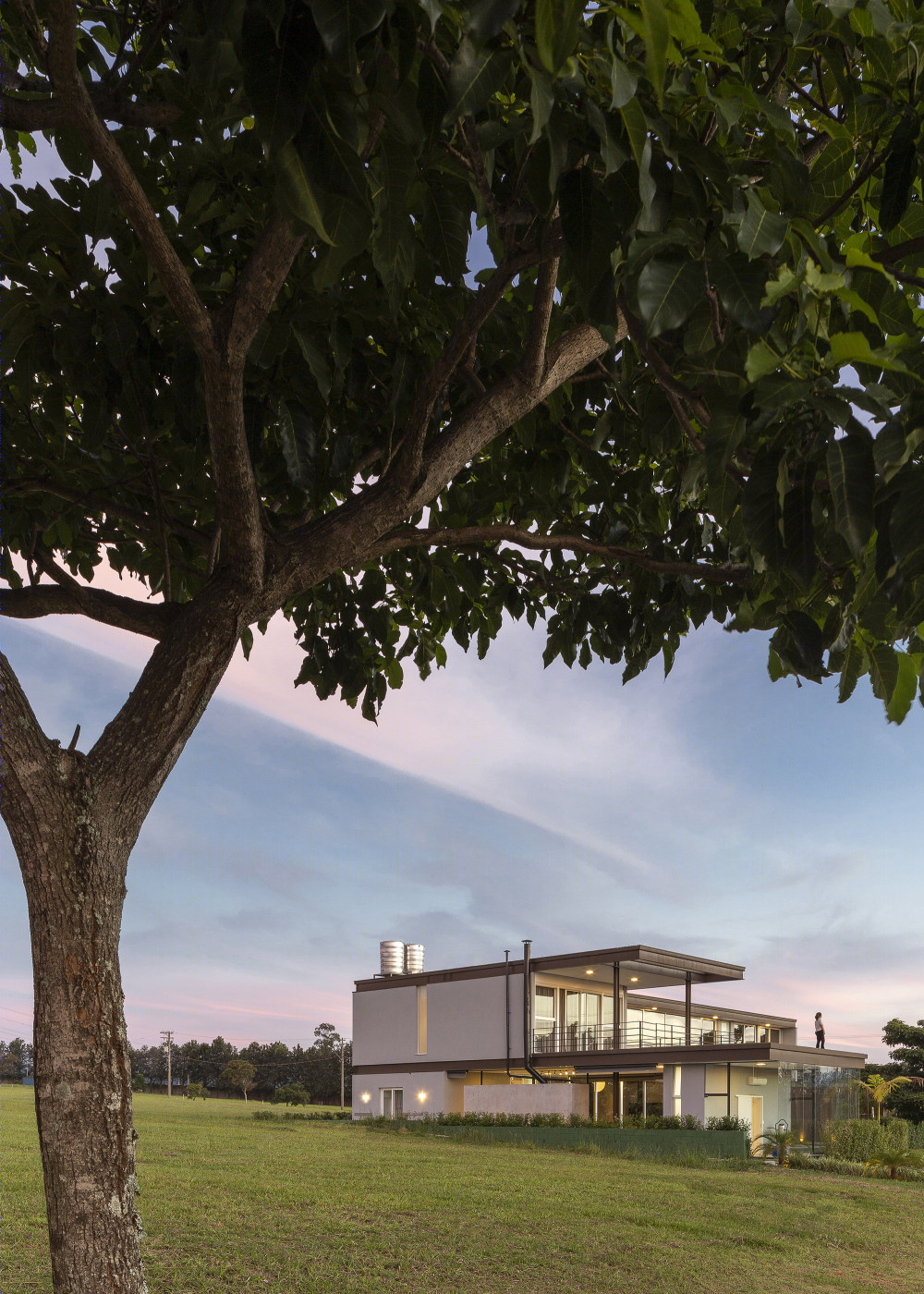 巴西 BT 别墅 | 金属结构与自然光的完美融合-90