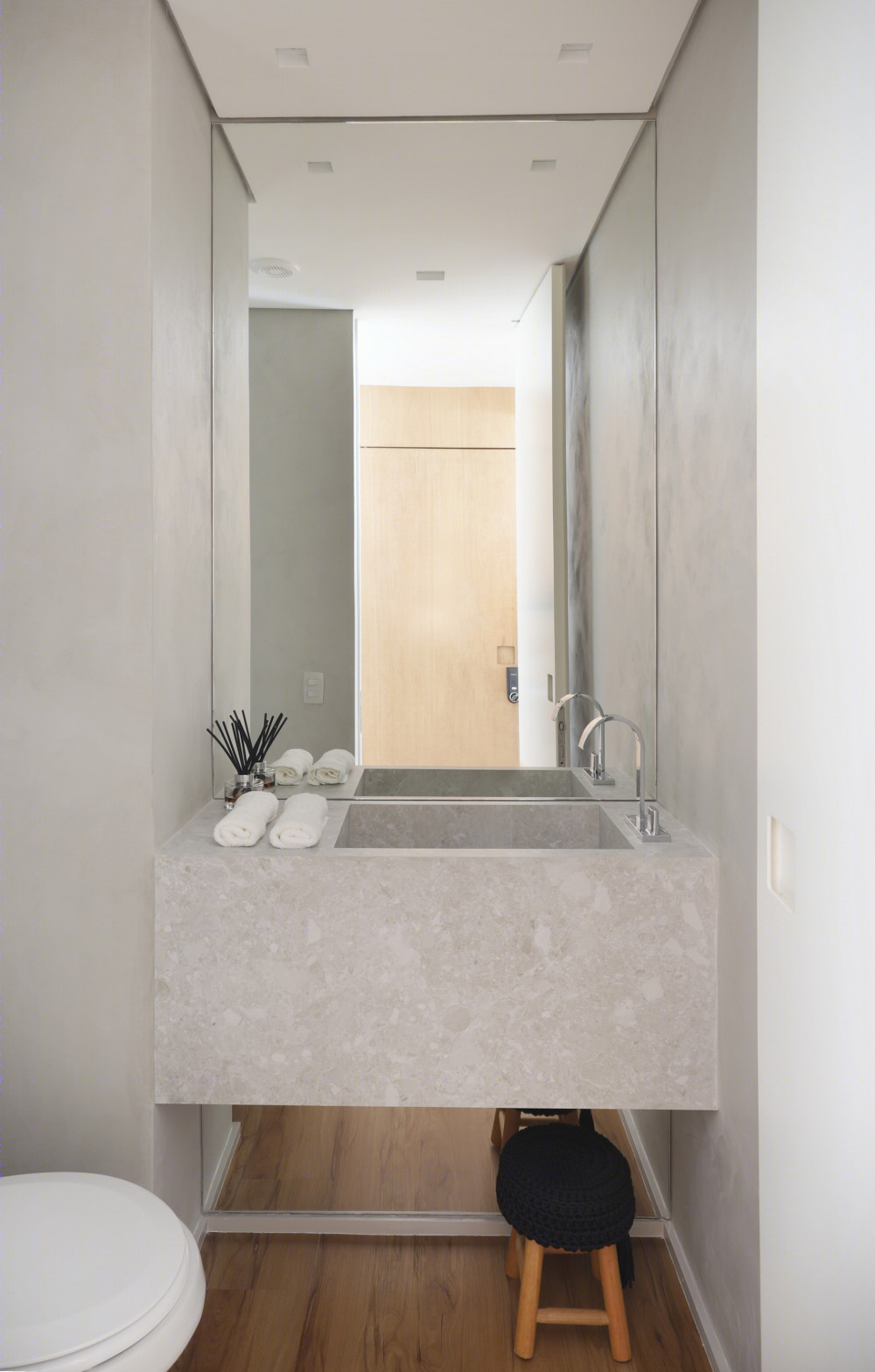 巴西现代简约公寓，社交生活与私密空间的完美融合-18