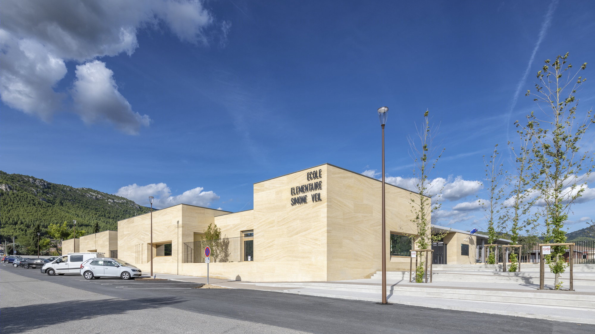 法国 Cuges-les-Pins 的 Molina 学校扩建与翻新-1