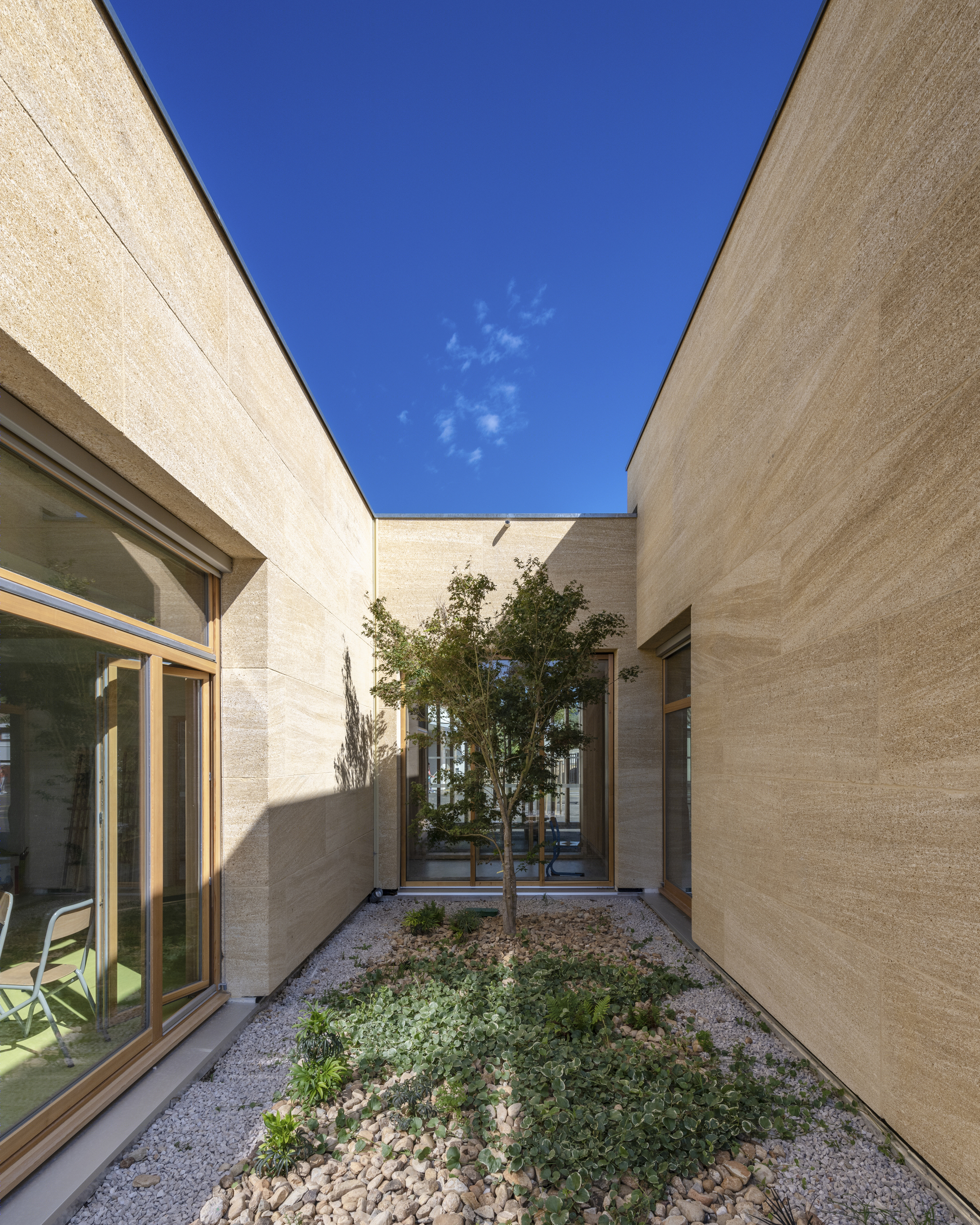 法国 Cuges-les-Pins 的 Molina 学校扩建与翻新-3