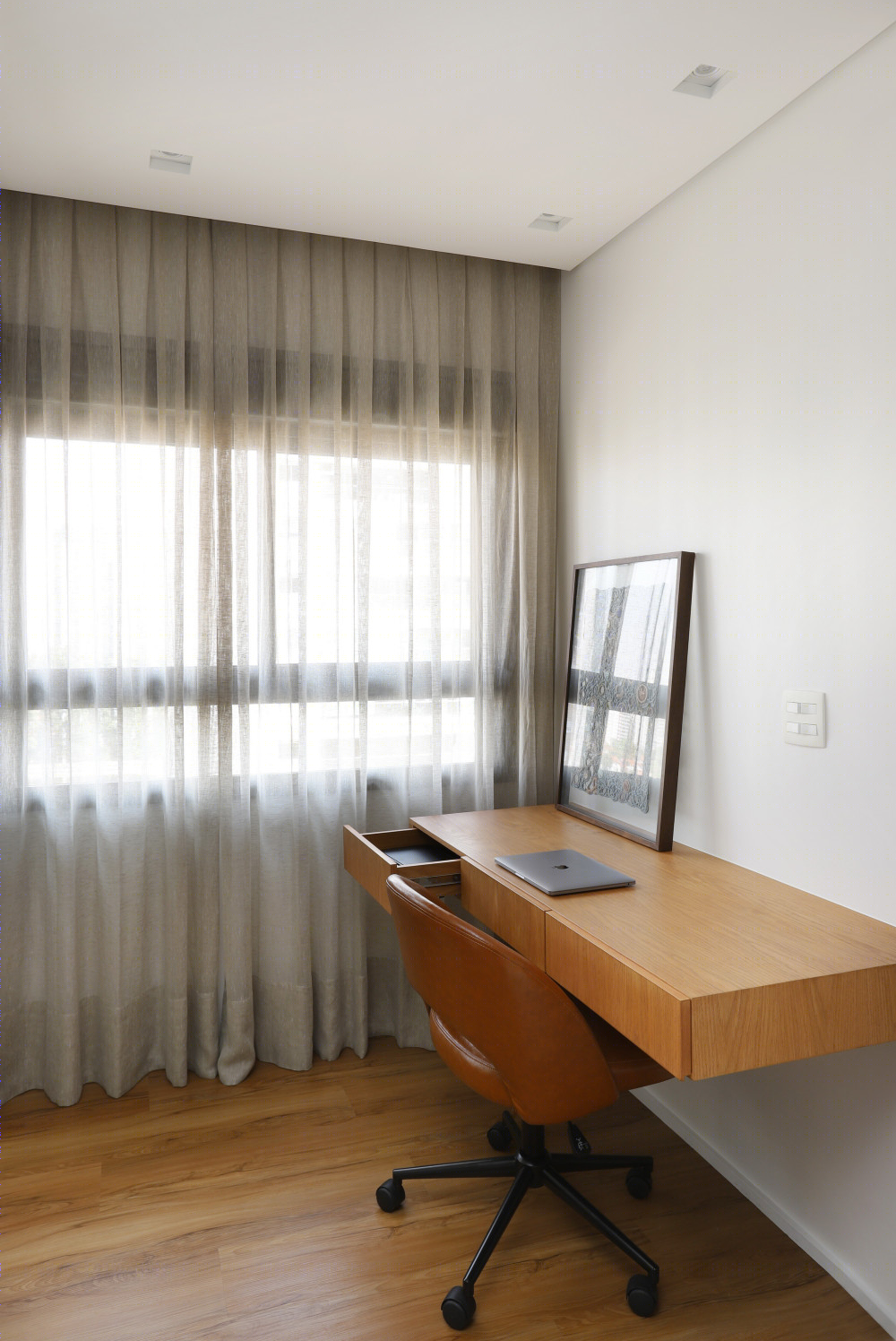 巴西现代简约公寓，社交生活与私密空间的完美融合-26