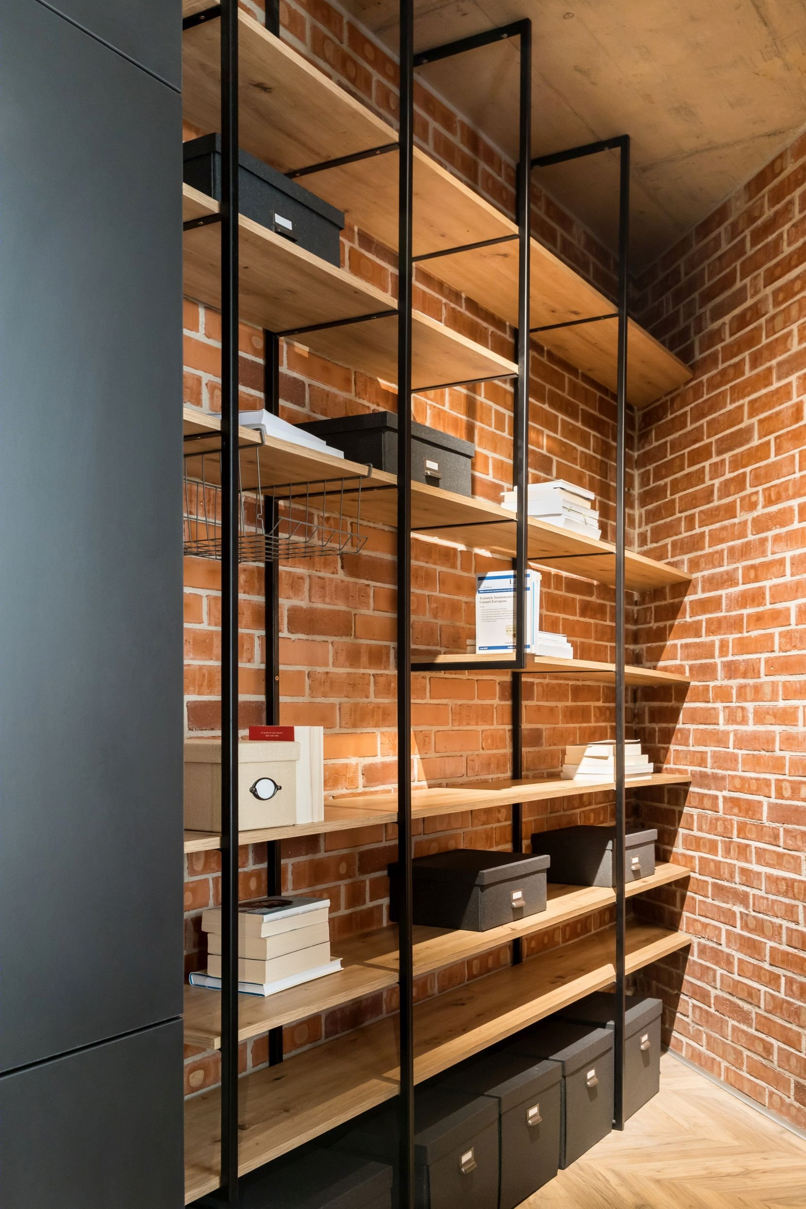 砖块之居 · 工业风公寓设计丨罗马尼亚布加勒斯特-13