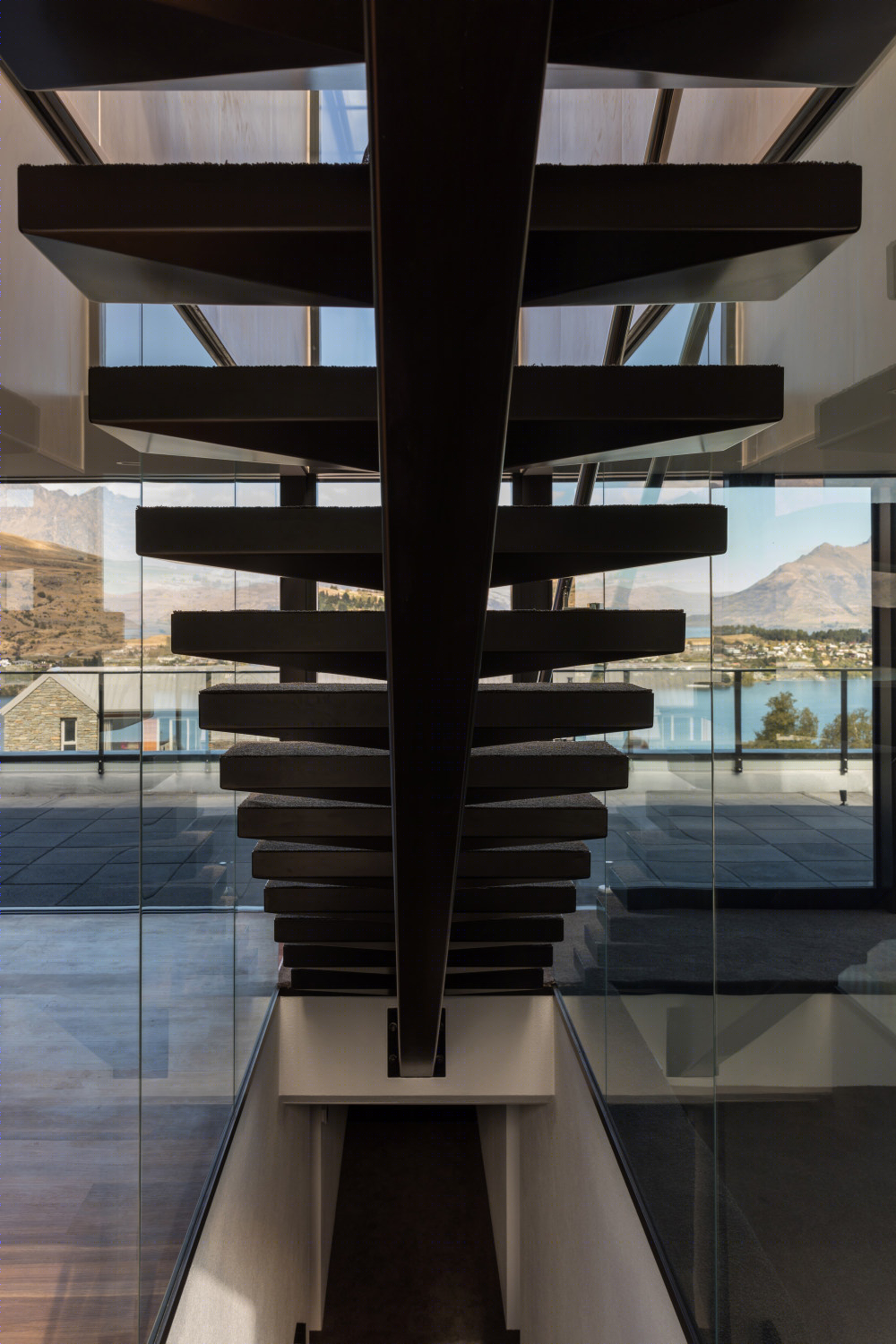 新西兰 Queenstown 山景住宅，融入自然的奢华设计-29