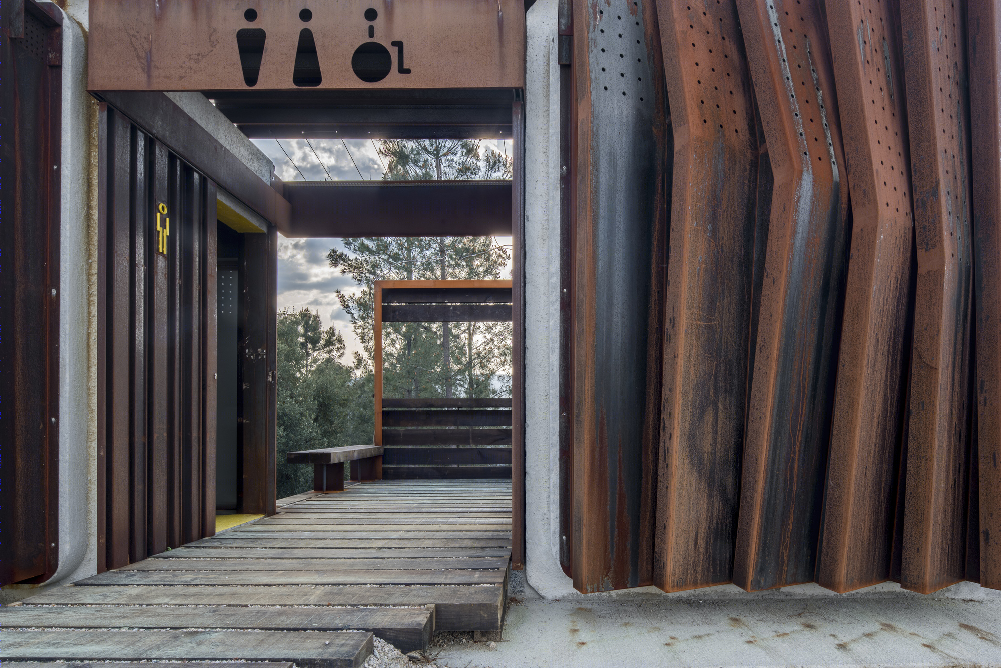 特拉多的生态公共厕所-9