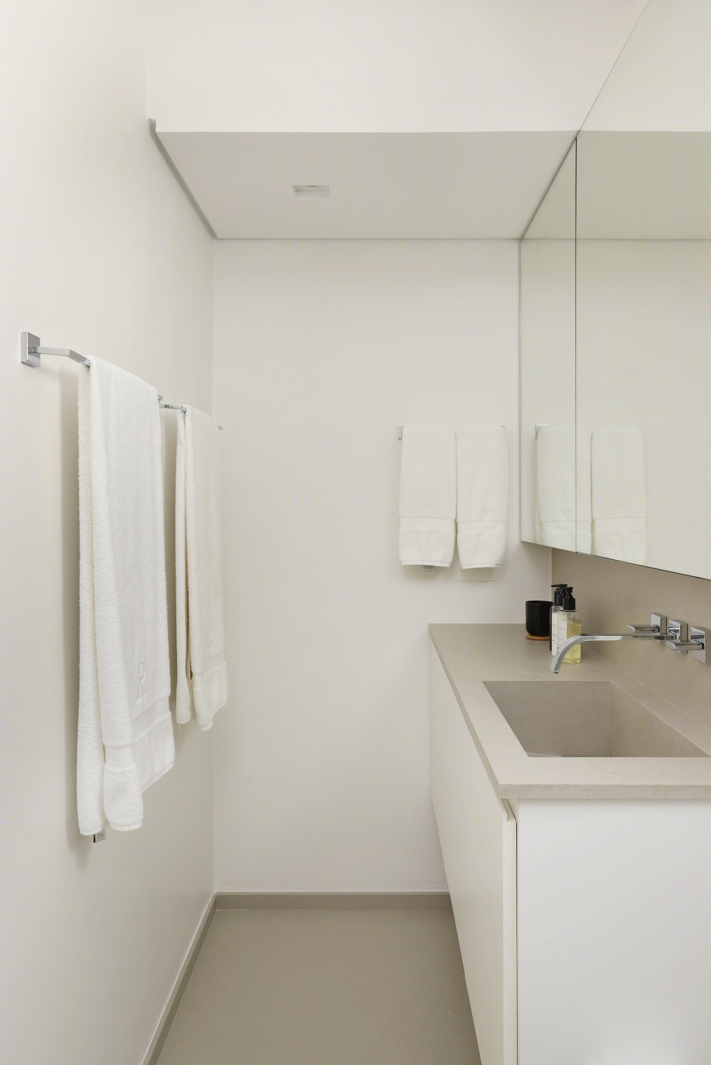 巴西现代简约公寓，社交生活与私密空间的完美融合-29