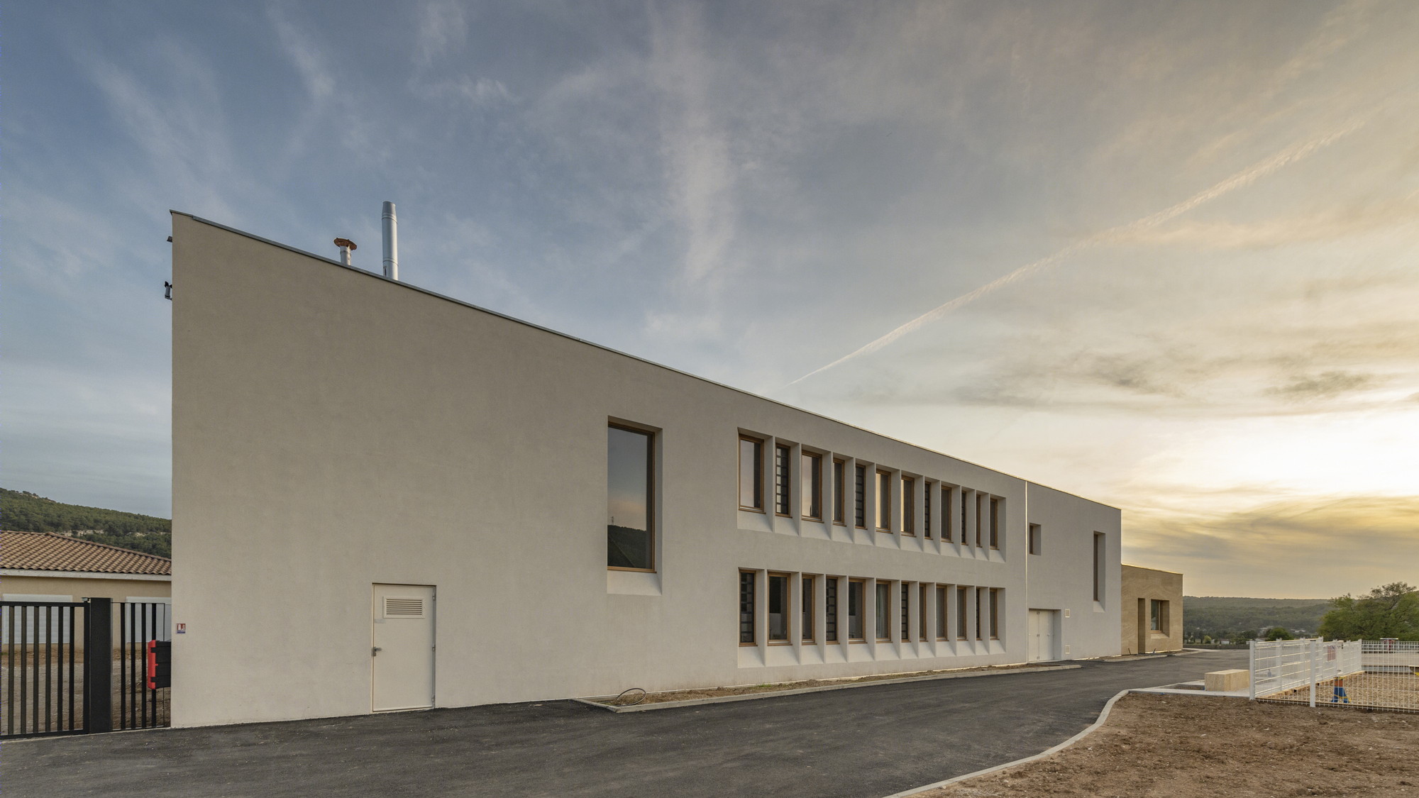 法国 Cuges-les-Pins 的 Molina 学校扩建与翻新-11