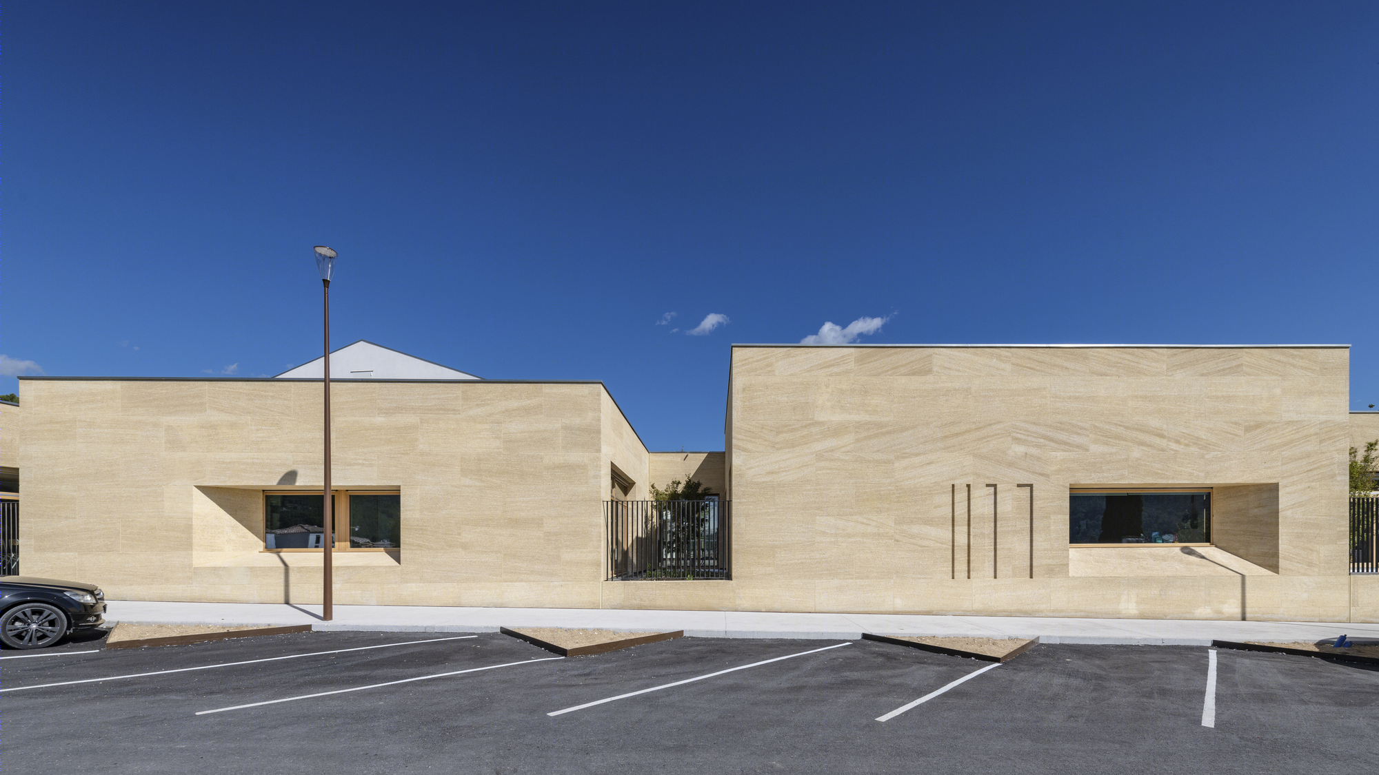 法国 Cuges-les-Pins 的 Molina 学校扩建与翻新-12