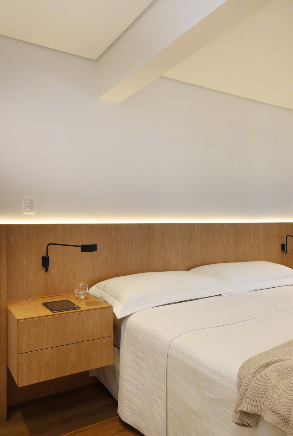 巴西现代简约公寓，社交生活与私密空间的完美融合-33