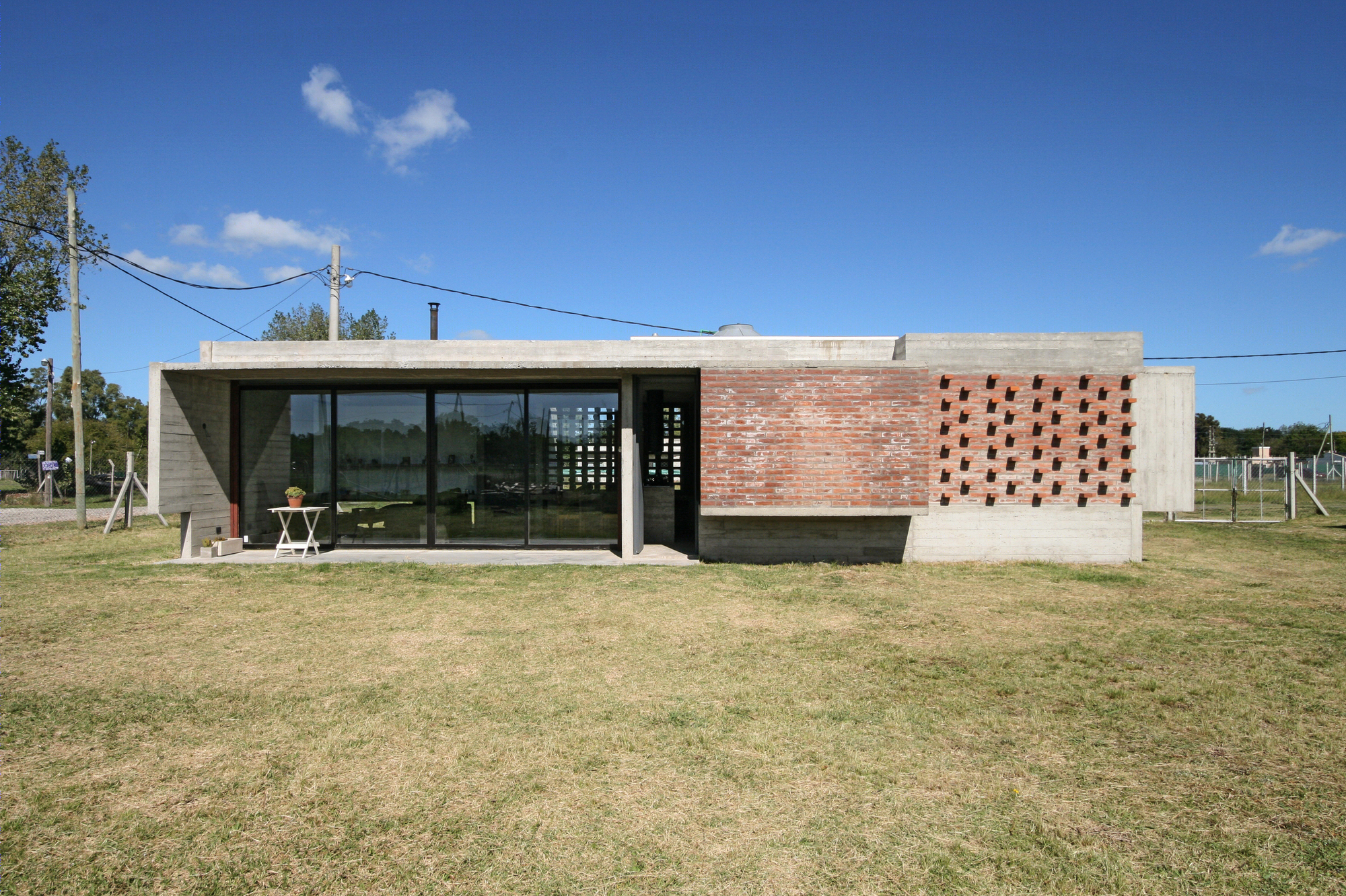 郊区别墅的简约安全设计-31