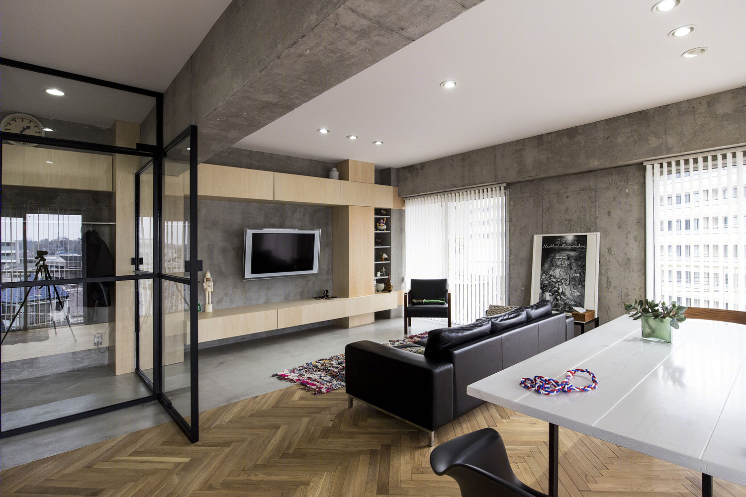 东京 70 年代共管公寓的旋转门翻修-27