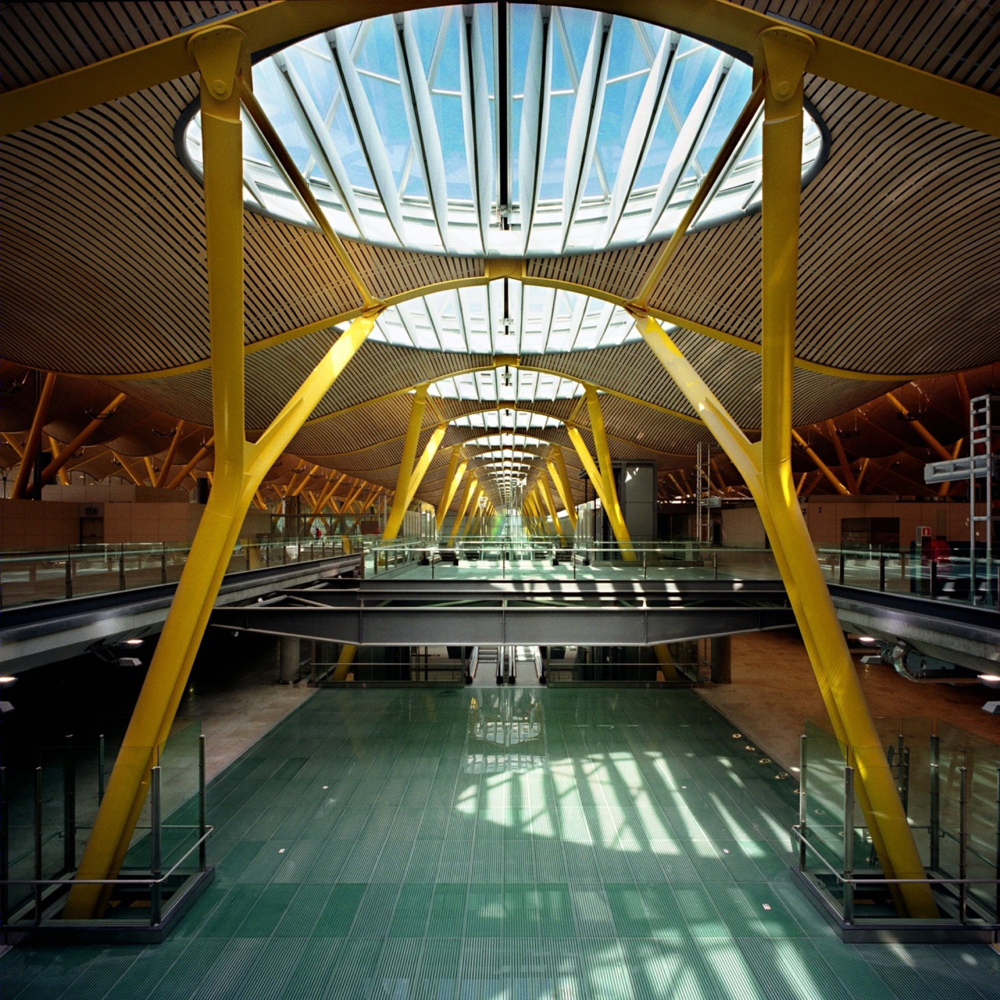 Madrid-Barajas 机场 T4 航站楼——功能与环保的完美结合-10
