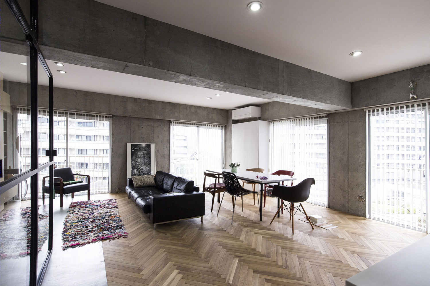 东京 70 年代共管公寓的旋转门翻修-30