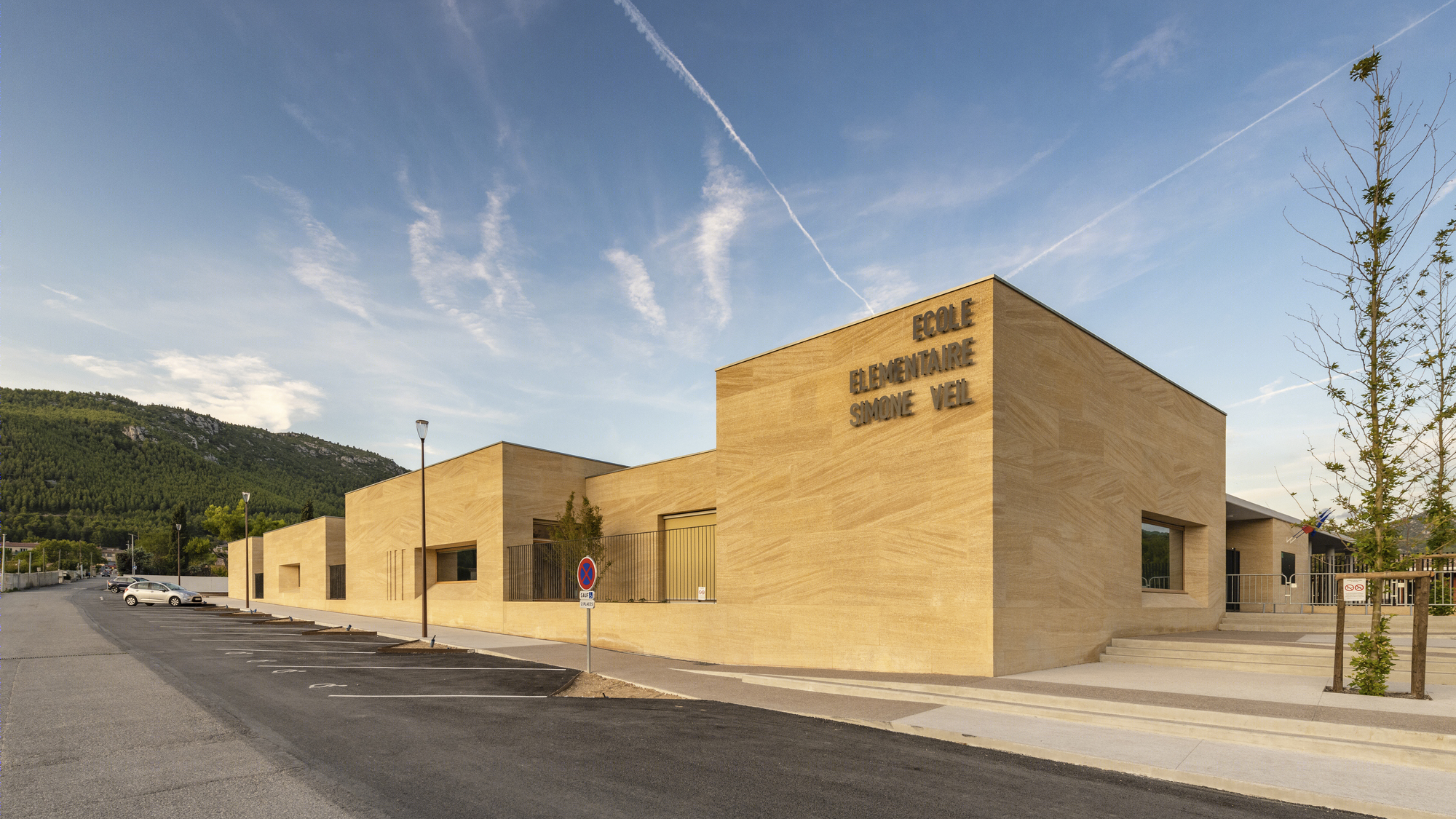 法国 Cuges-les-Pins 的 Molina 学校扩建与翻新-20