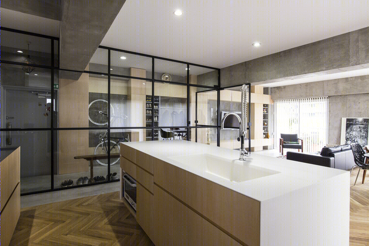 东京 70 年代共管公寓的旋转门翻修-32