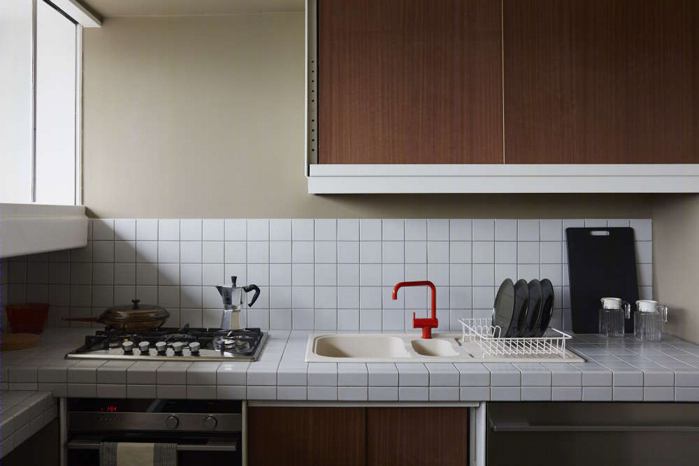 现代主义公寓的复古魅力-9