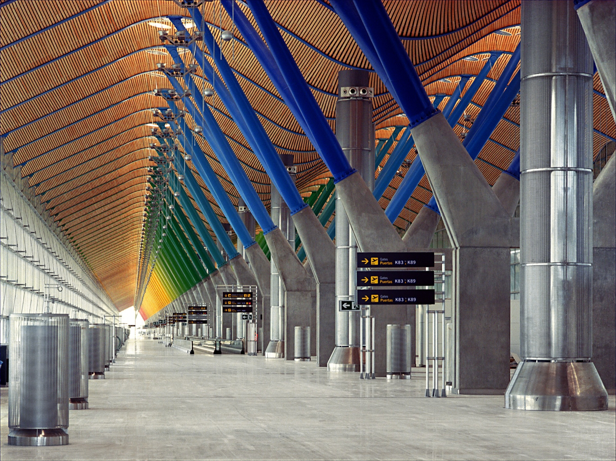 Madrid-Barajas 机场 T4 航站楼——功能与环保的完美结合-14