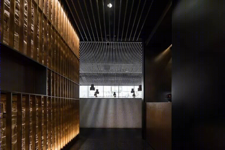 成都高桌子低板凳面馆-23