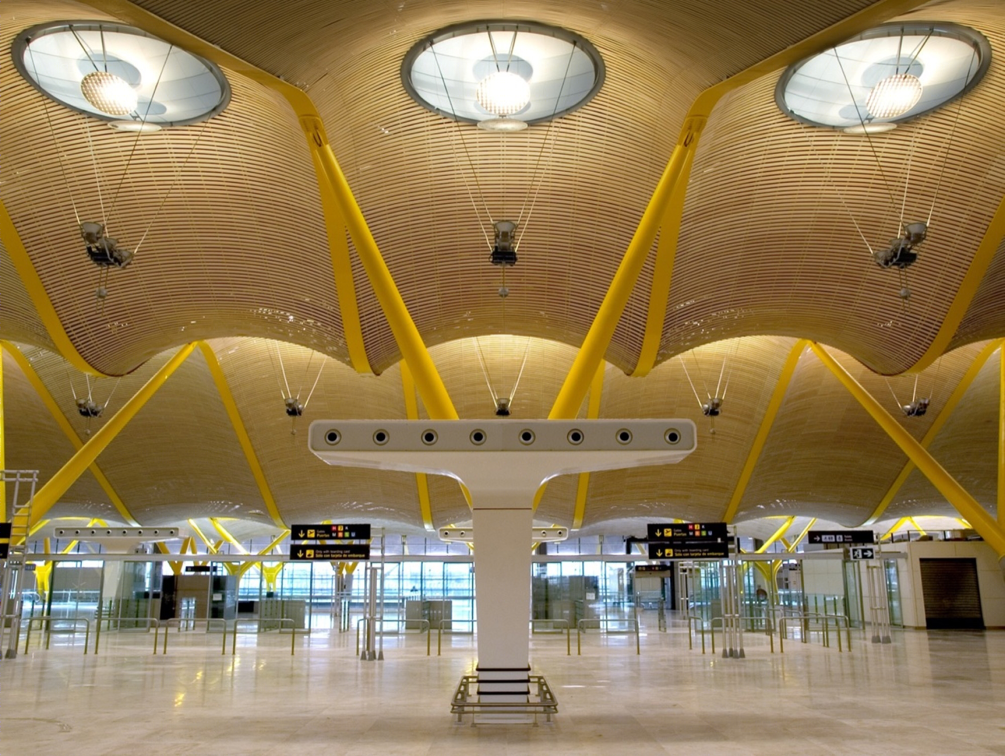 Madrid-Barajas 机场 T4 航站楼——功能与环保的完美结合-18
