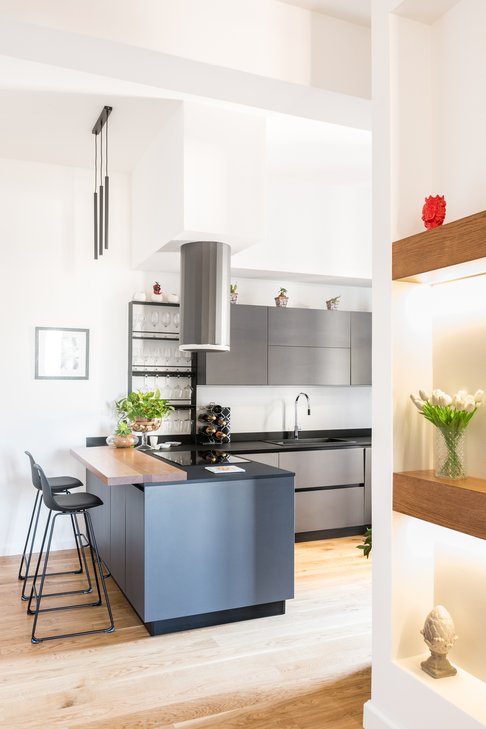 Mondrian 风格的空间网格 | 红蓝黄的活力之作-0