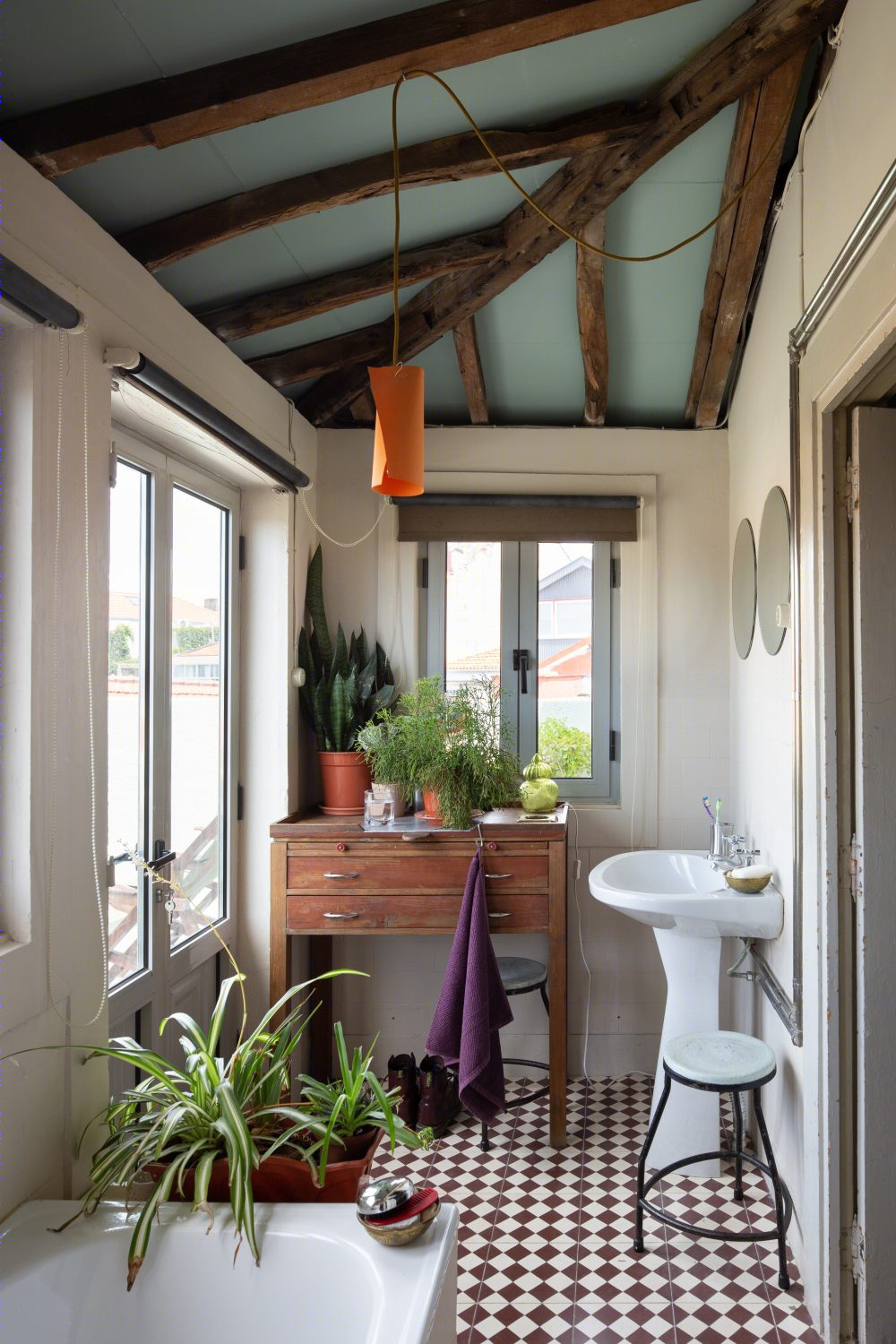 光与历史共融的葡萄牙女士公寓改造-21