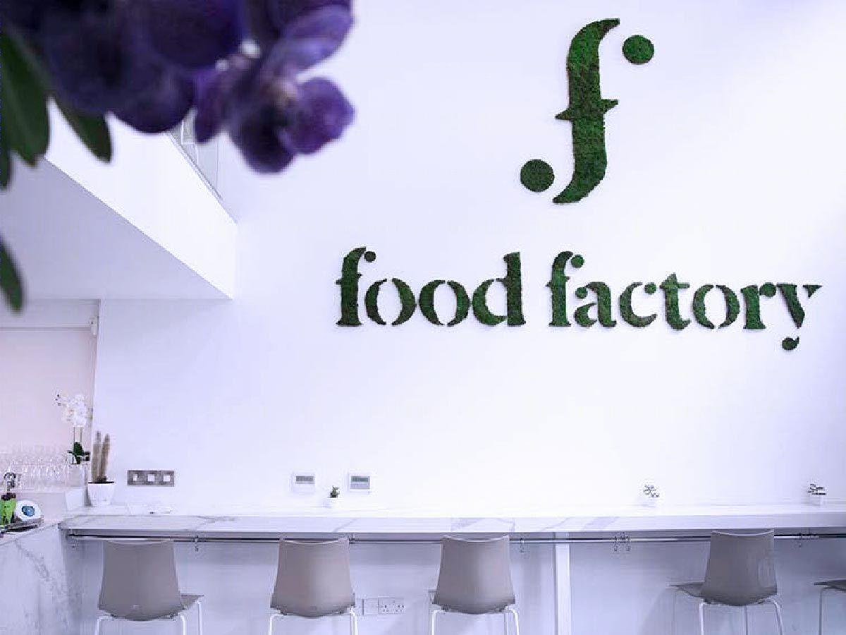 绿色环保的 Food Factory 标志设计-1