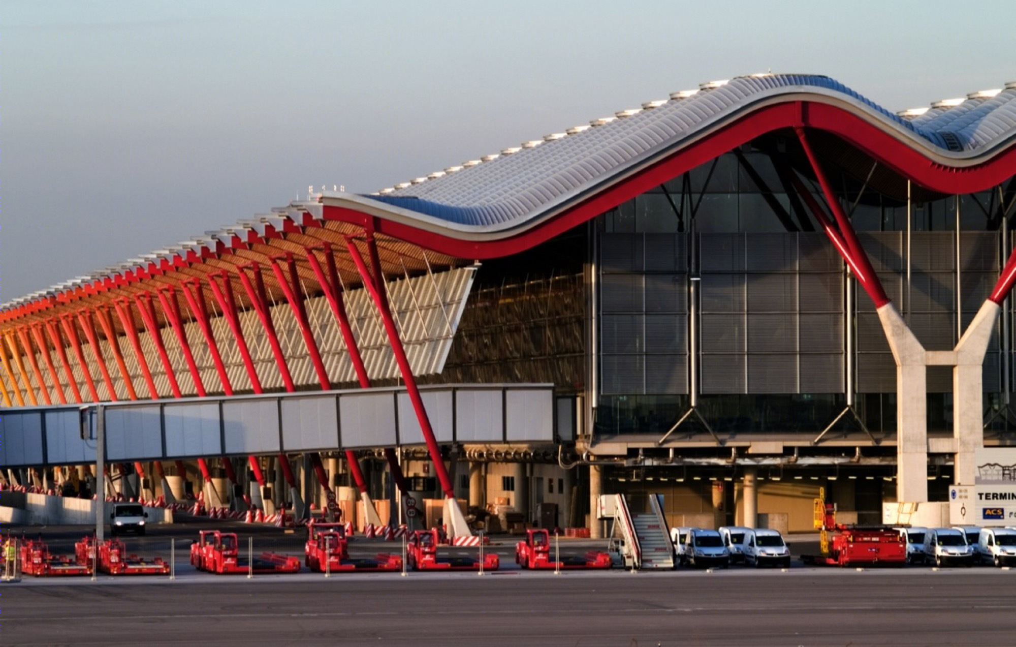 Madrid-Barajas 机场 T4 航站楼——功能与环保的完美结合-25