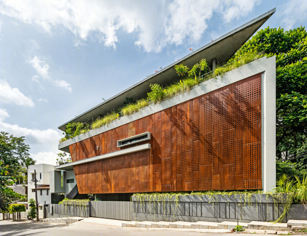 班加罗尔“隐身”三角住宅设计-0