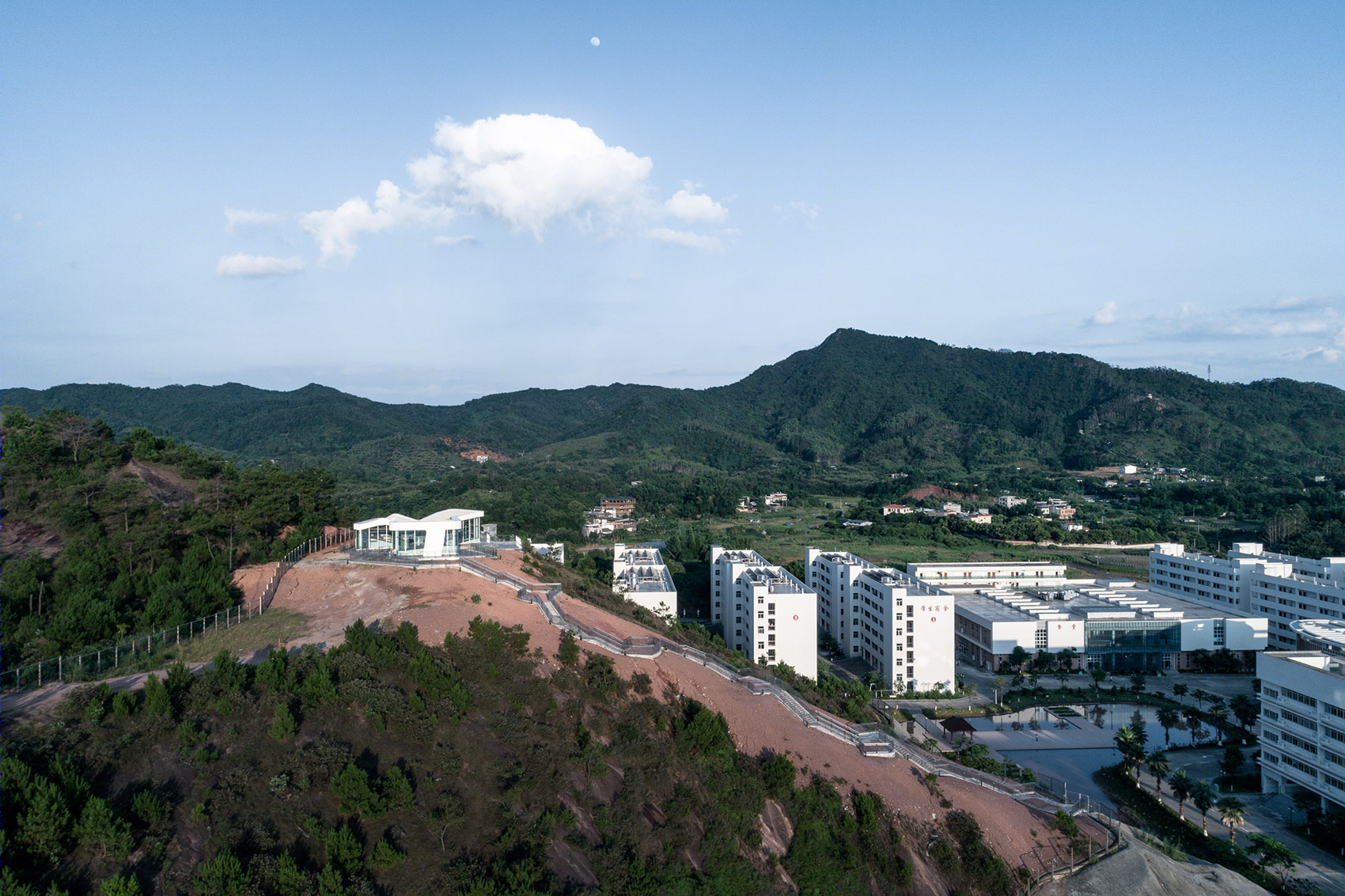 河源高级中学校园文化活动室丨深圳大学建筑设计研究院元本体工作室-2