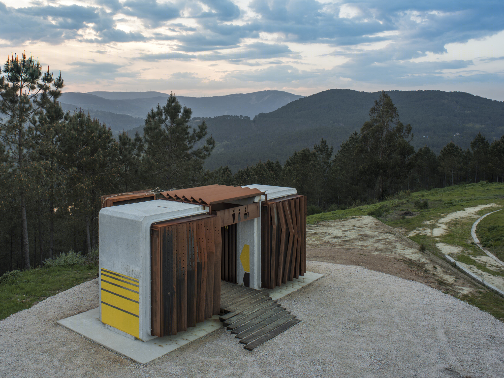 特拉多的生态公共厕所-31