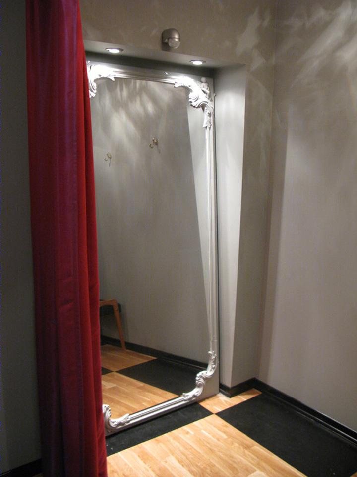 Mood Swings 服装专卖店-2