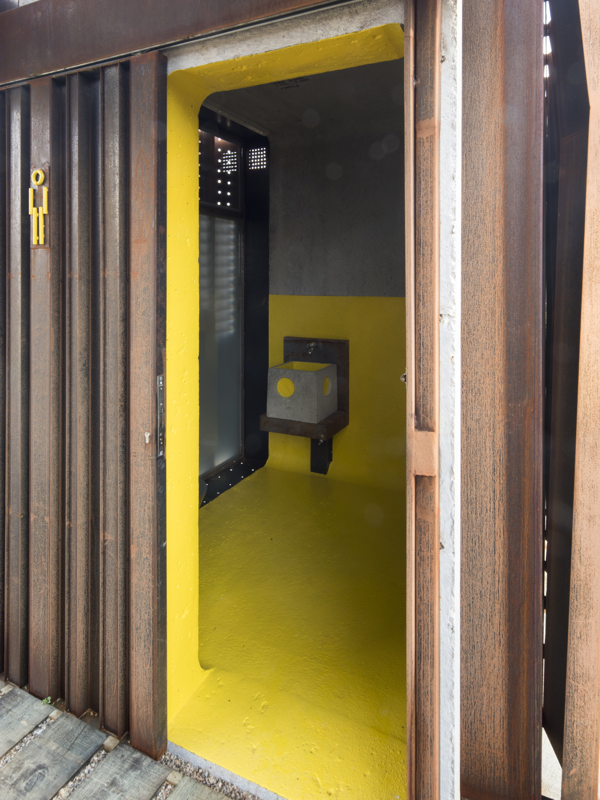 特拉多的生态公共厕所-34