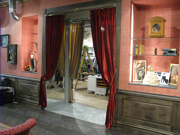 Mood Swings 服装专卖店-15