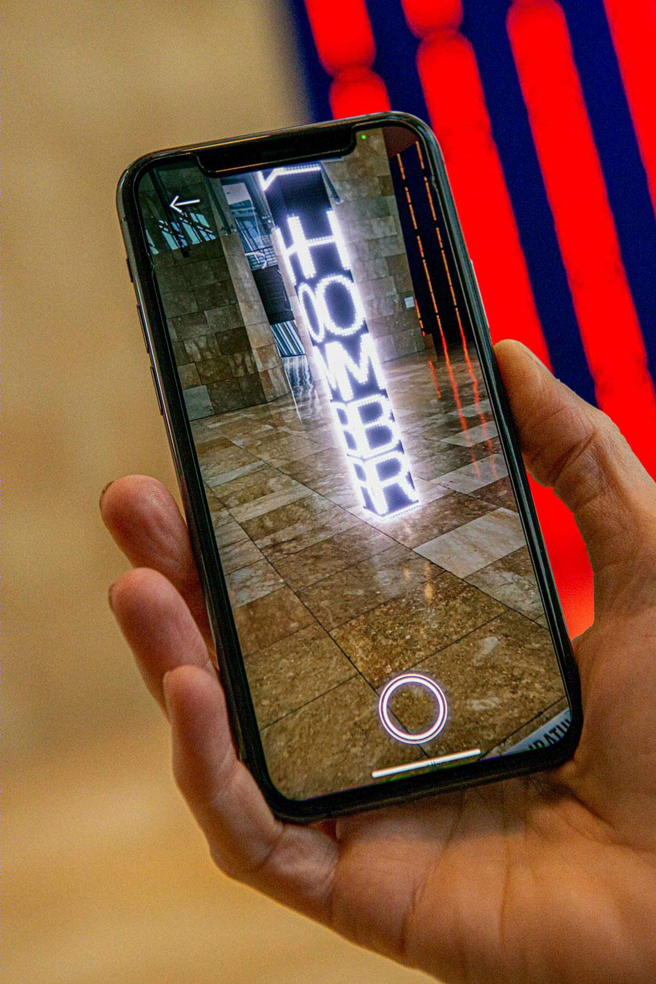 珍妮·霍尔泽的 Guggenheim Bilbao 惊艳 AR 艺术展-10
