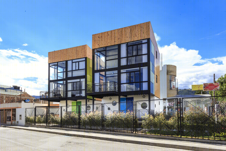 模块化垂直生长的哥伦比亚 Cubica Cabin-49