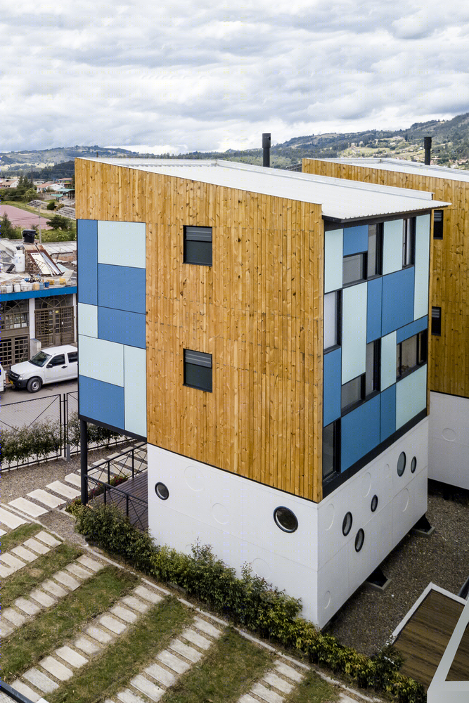 模块化垂直生长的哥伦比亚 Cubica Cabin-48