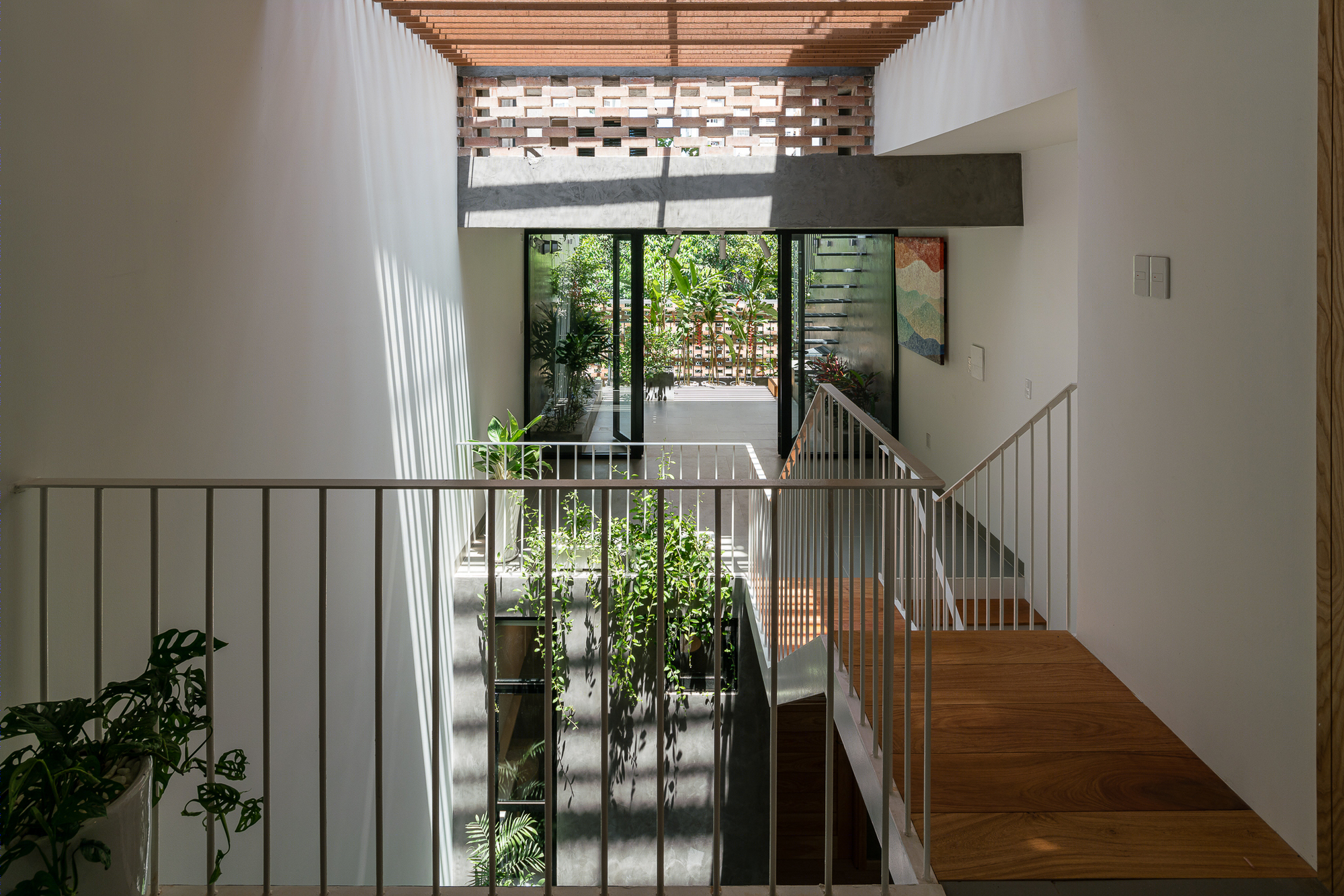 H 屋-8