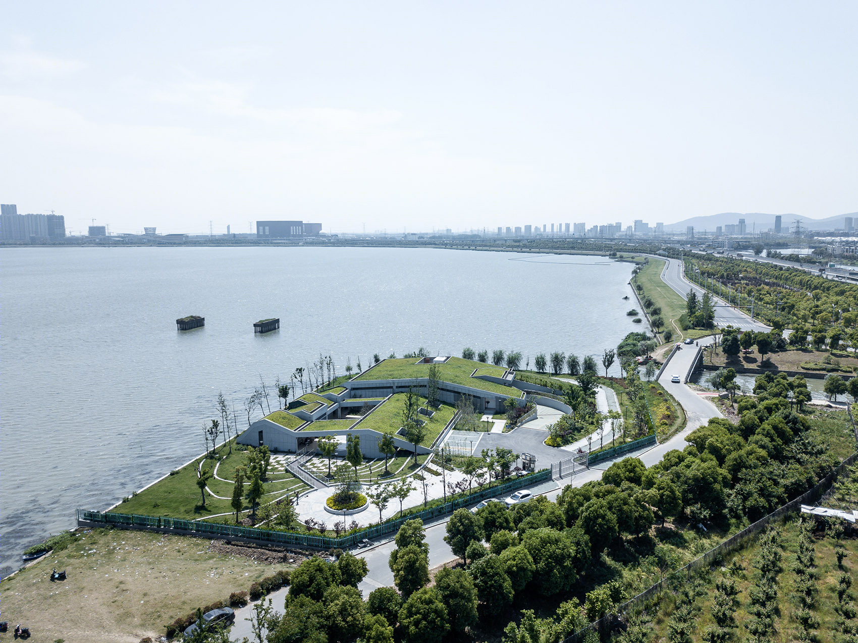 苏州东太湖防汛仓库 | 融入自然的绿色建筑设计-17