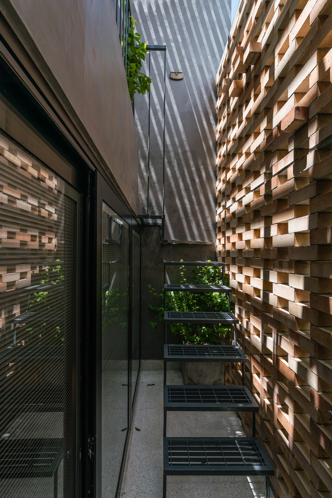 H 屋-10
