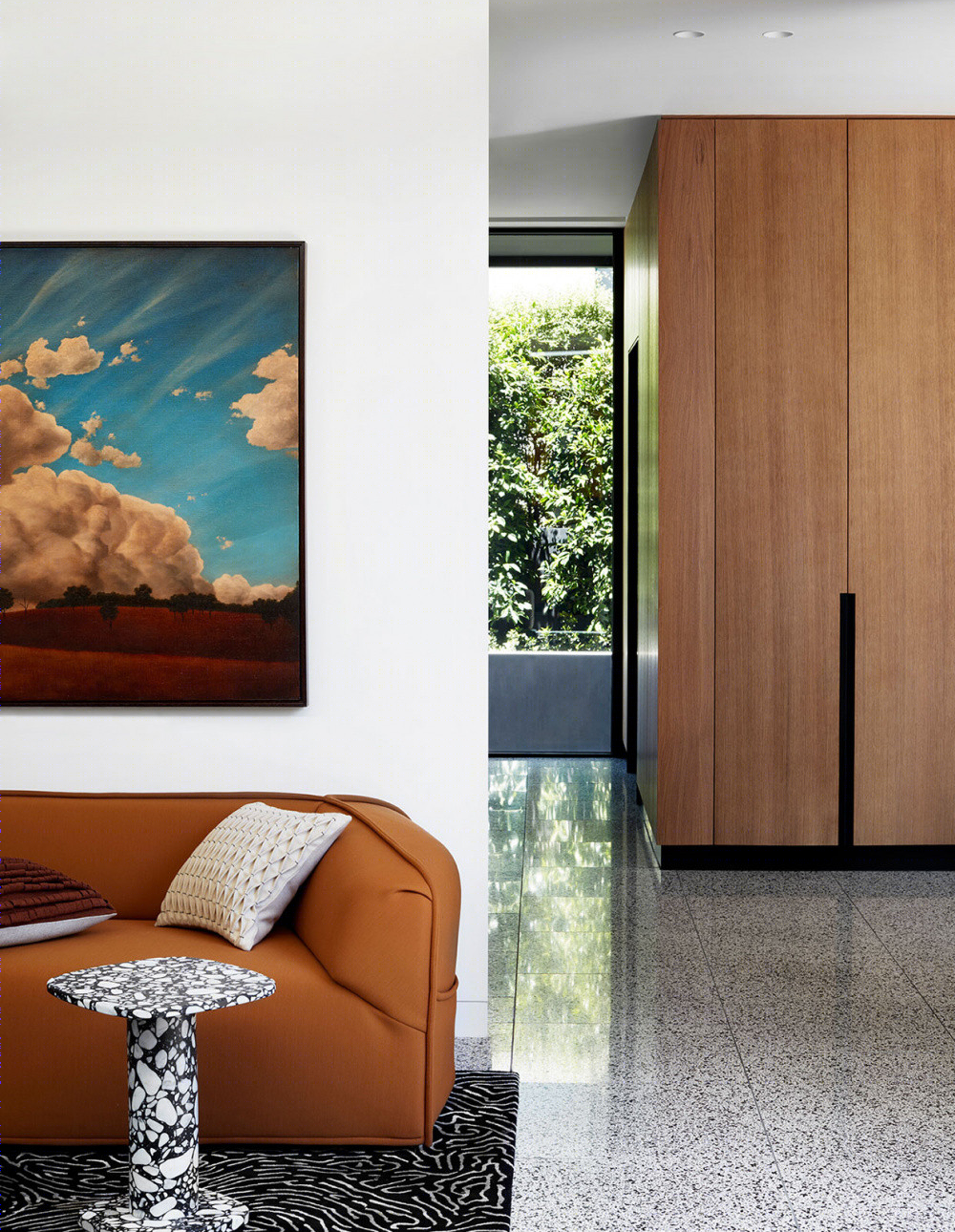 翠绿石材与温暖木质共奏的现代住宅-12