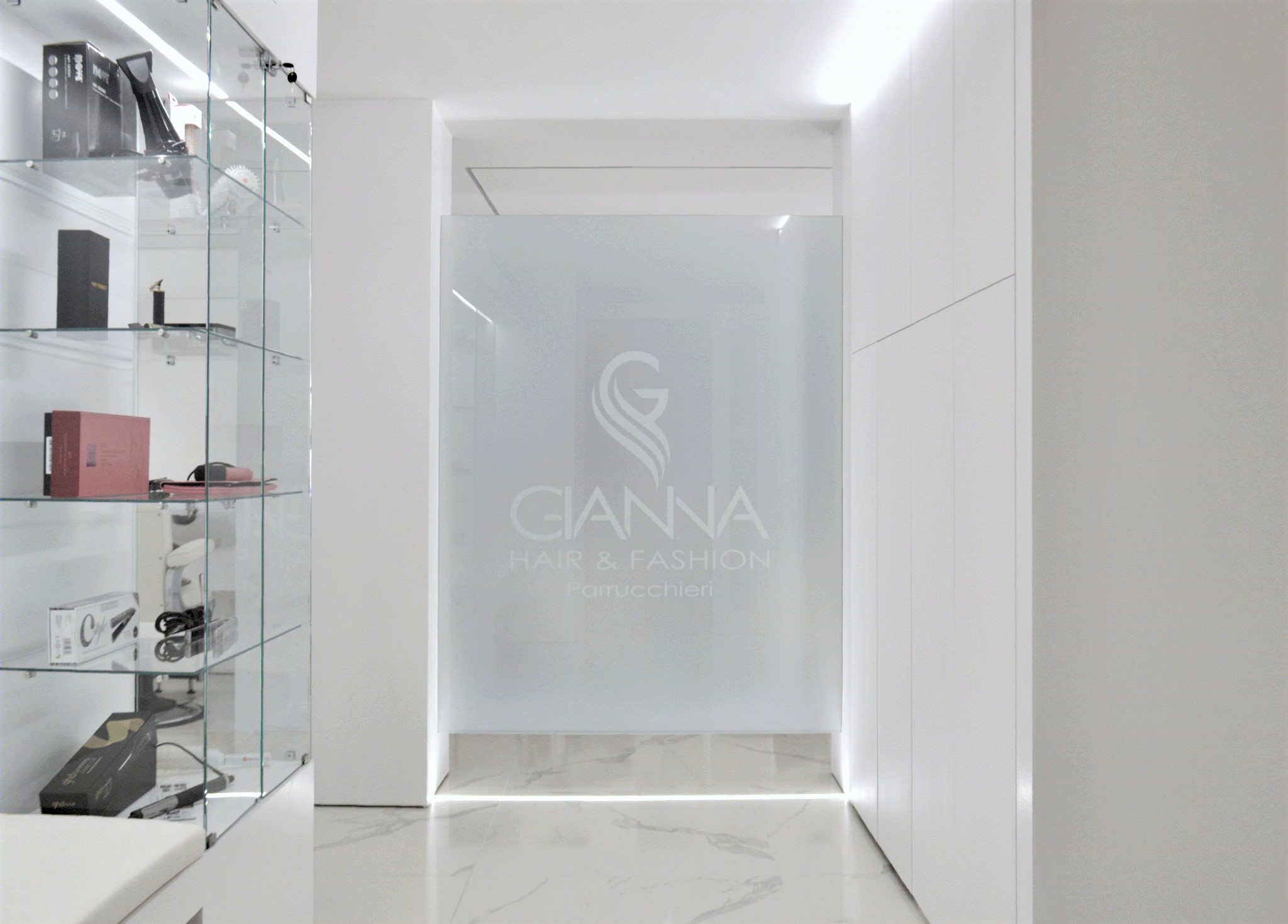 Gianna Hair & Fashion 理发店设计-1