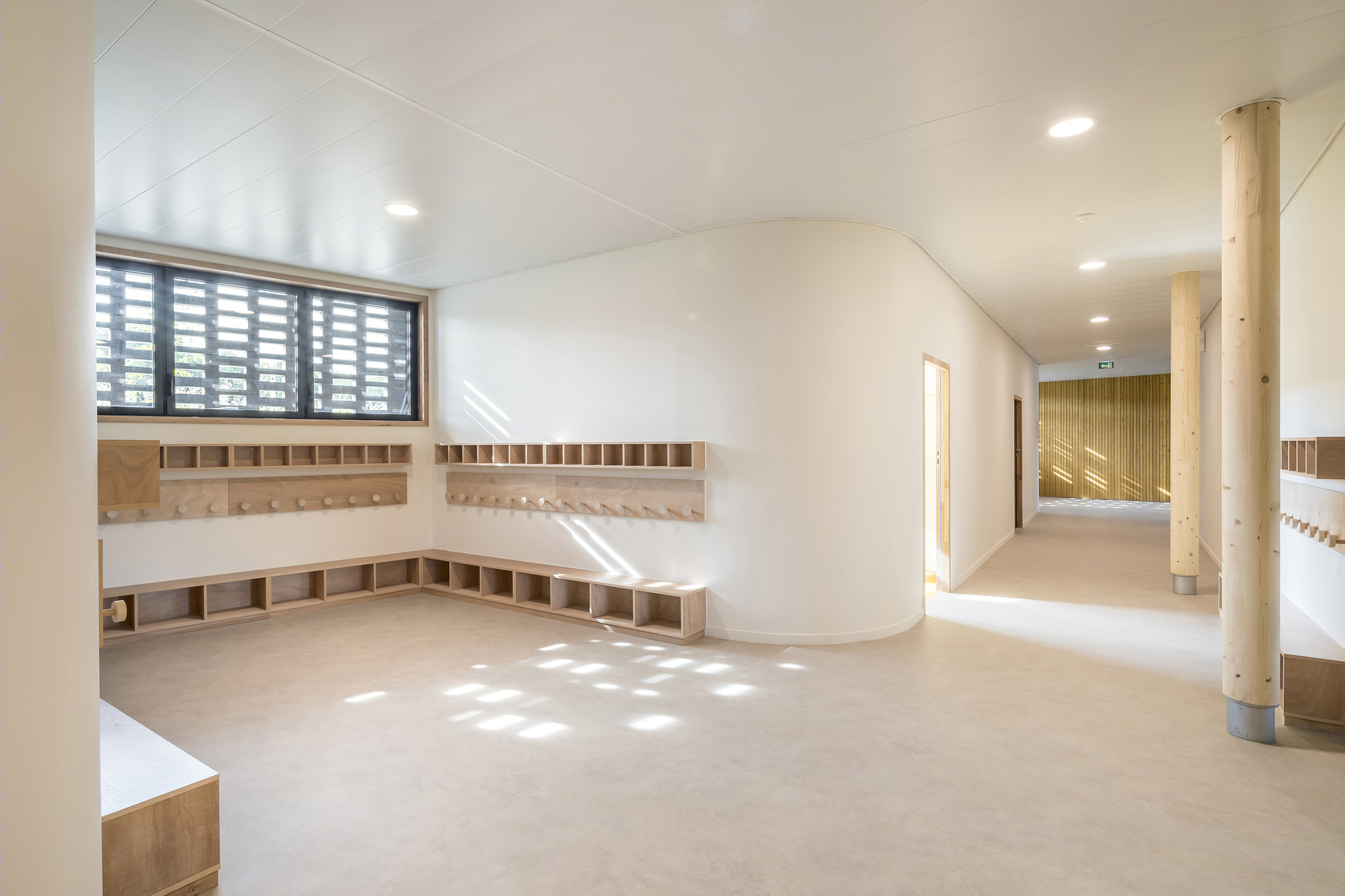Jean Louis Étienne School 教育建筑设计-5