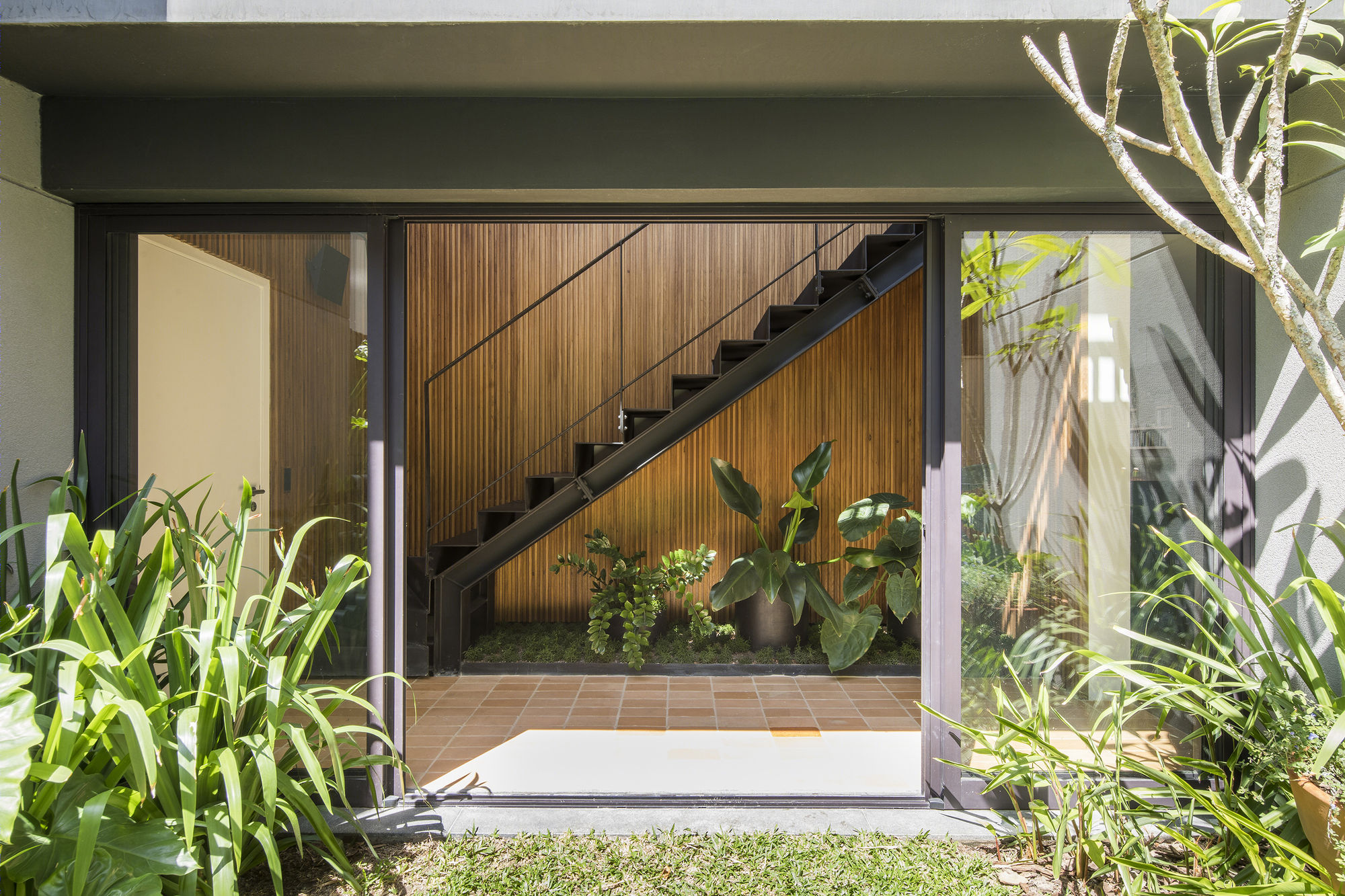 巴西 FLO 公寓 | 绿意盎然的自然生活空间-25